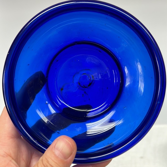 Hand blown in Mexico pair of cobalt blue glass bowls - Picture 5 of 8
